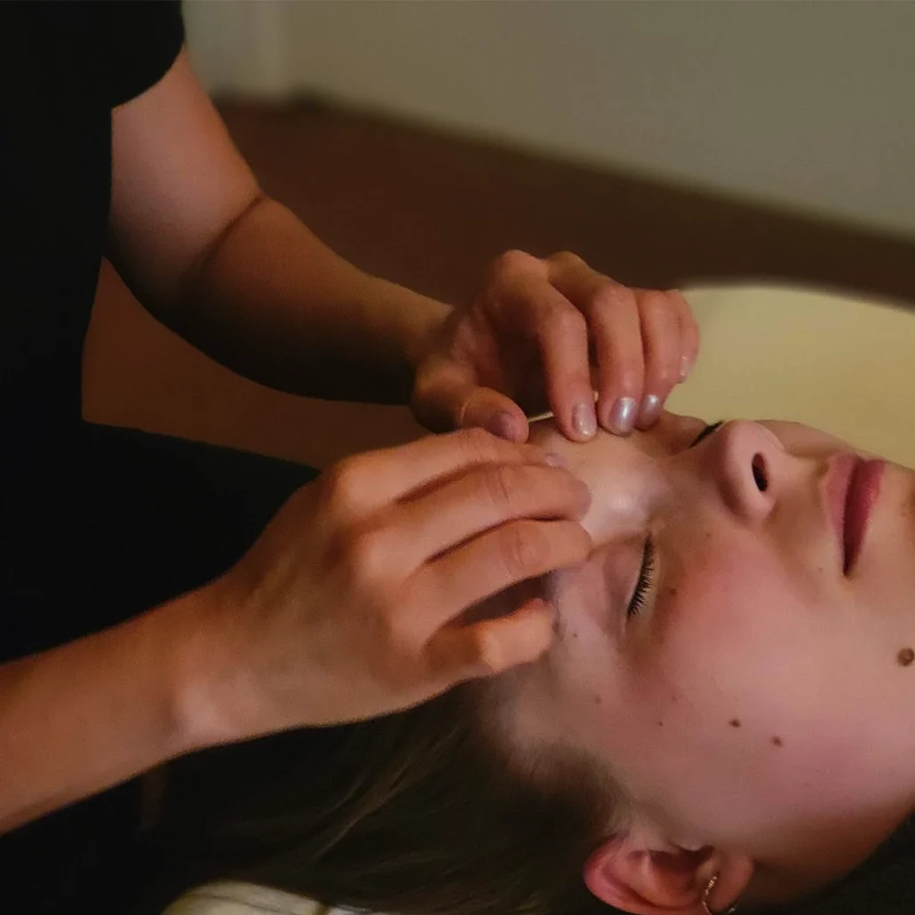 The-Glow-Restore-Massage-2